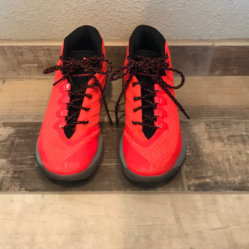 Size 7 youth Steph Curry basketball shoes.